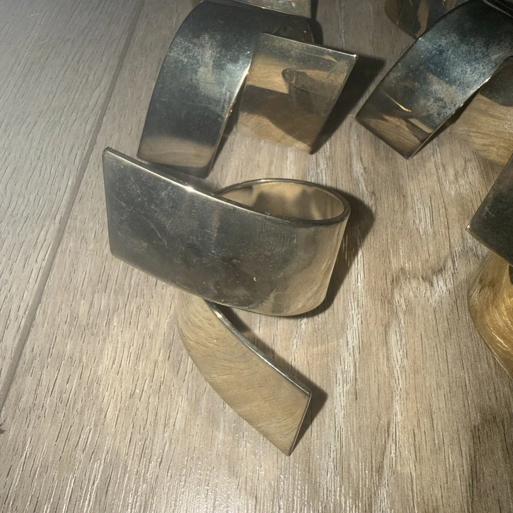 Napkin Rings Ribbon Metal Gold Tone Set of 8‎